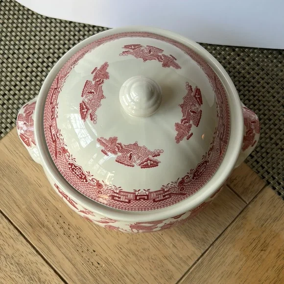 **LAST CHANCE **VINTAGE NEW! Churchchill Red/ pink Willow Lidded Serving bowl - Picture 2 of 5